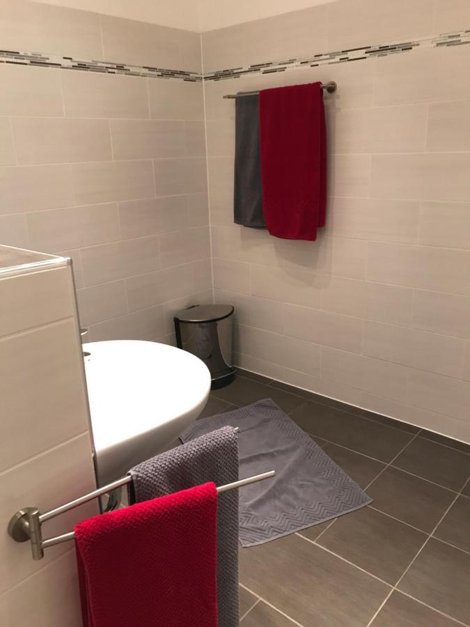 Ruhige Souterrainwohnung Leverkusen Habitación foto
